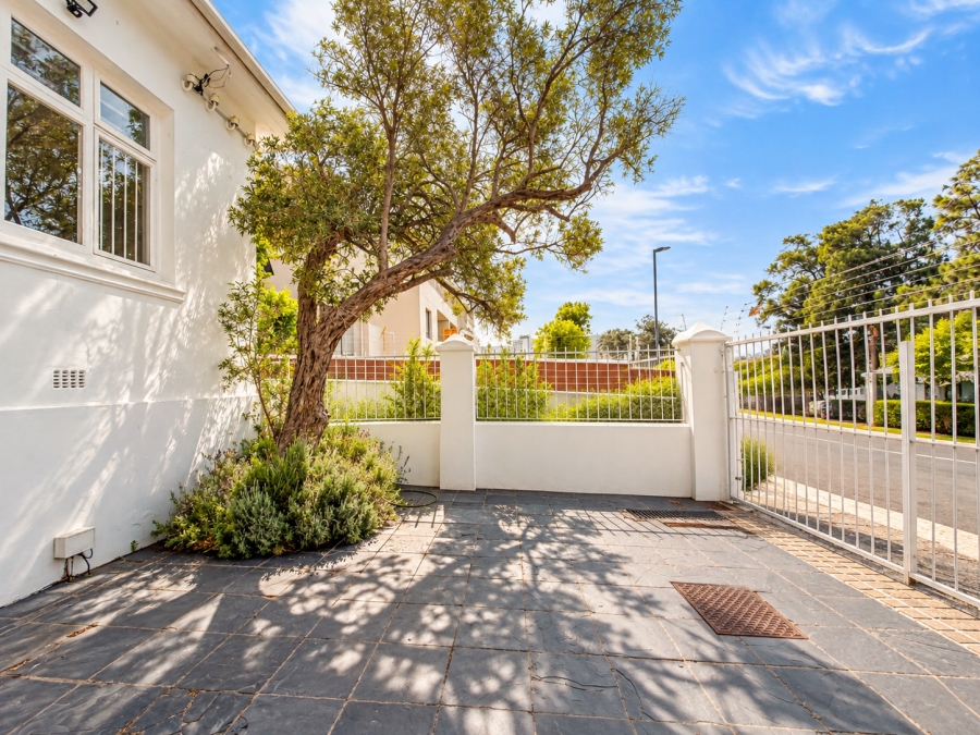 3 Bedroom Property for Sale in Vredehoek Western Cape
